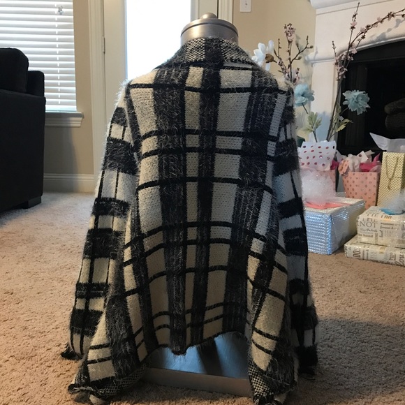 Brand New sweater BY Joenia - Picture 2 of 7